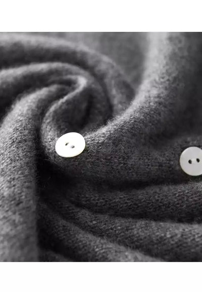 Jane | Casual Gebreid Damesvest met Asymmetrische Knoopssluiting
