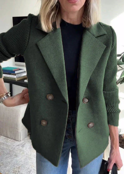 Klassieke damesblazer met lange mouwen in het voorjaar