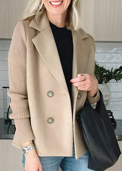 Klassieke damesblazer met lange mouwen in het voorjaar