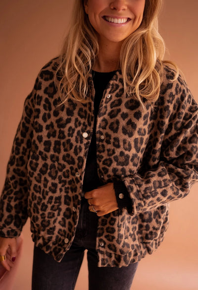 Moderne jas voor dames met luipaardprint