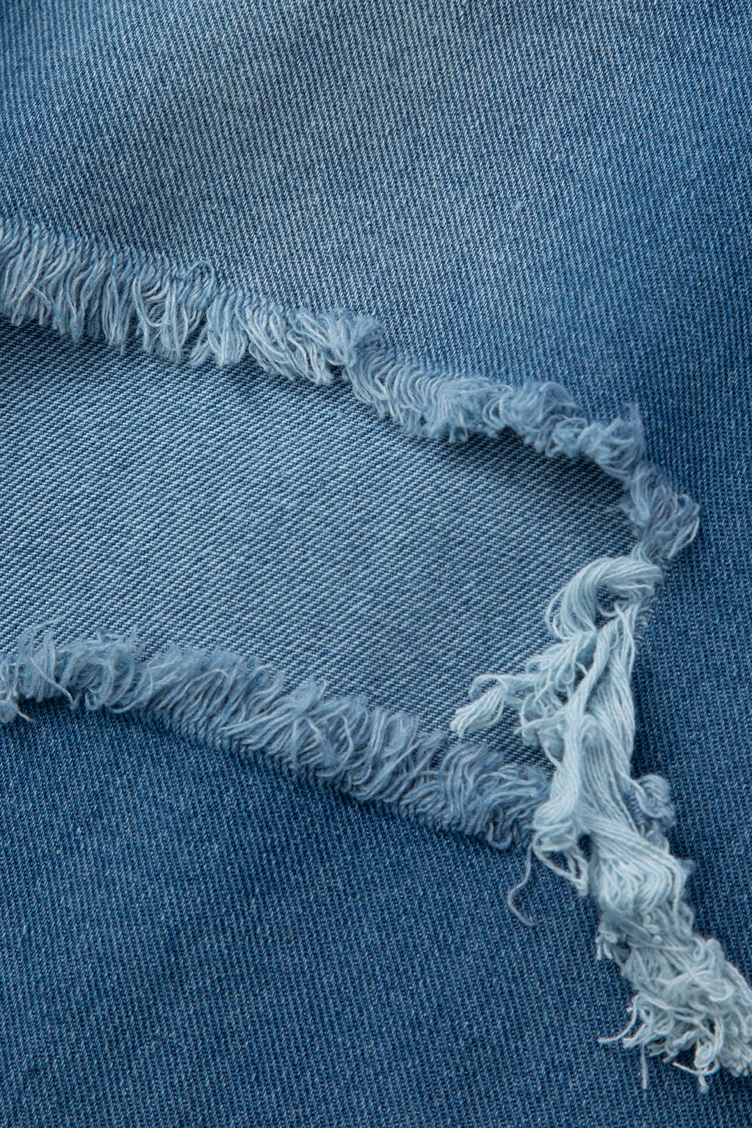 Dames Minimalistische gescheurde jeans met hoge taille